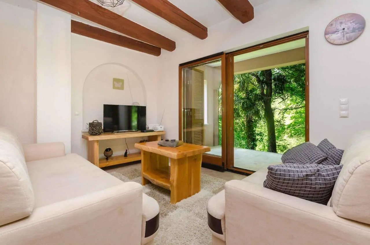 Apartment In Tribalj 39244